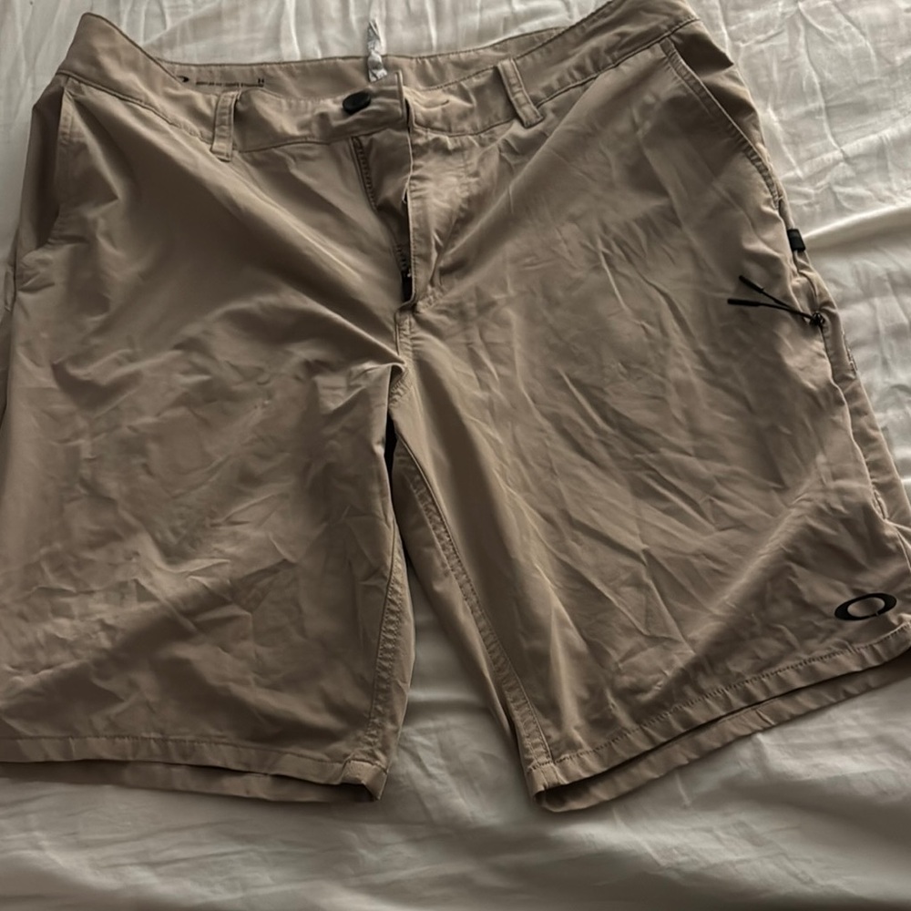 Oakley Tan Golf Athletic Shorts Lightweight and Versatile